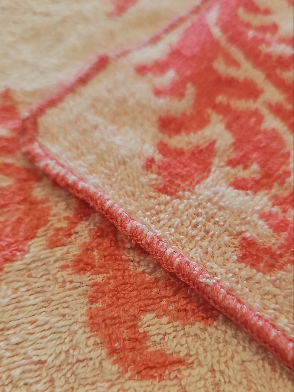 Vintage 3 Piece Wabasso Pink and White Bath Towel Set - Picture 7 of 9